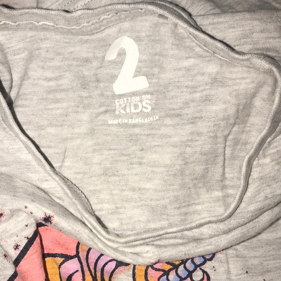 Girls 2T gray bundle shirt & shorts 🦄  & glitter - Picture 7 of 7
